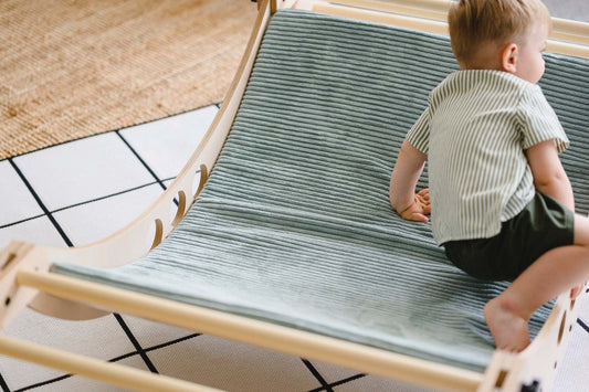 luu.la Schwingbogen als Wippe im Kinderzimmer