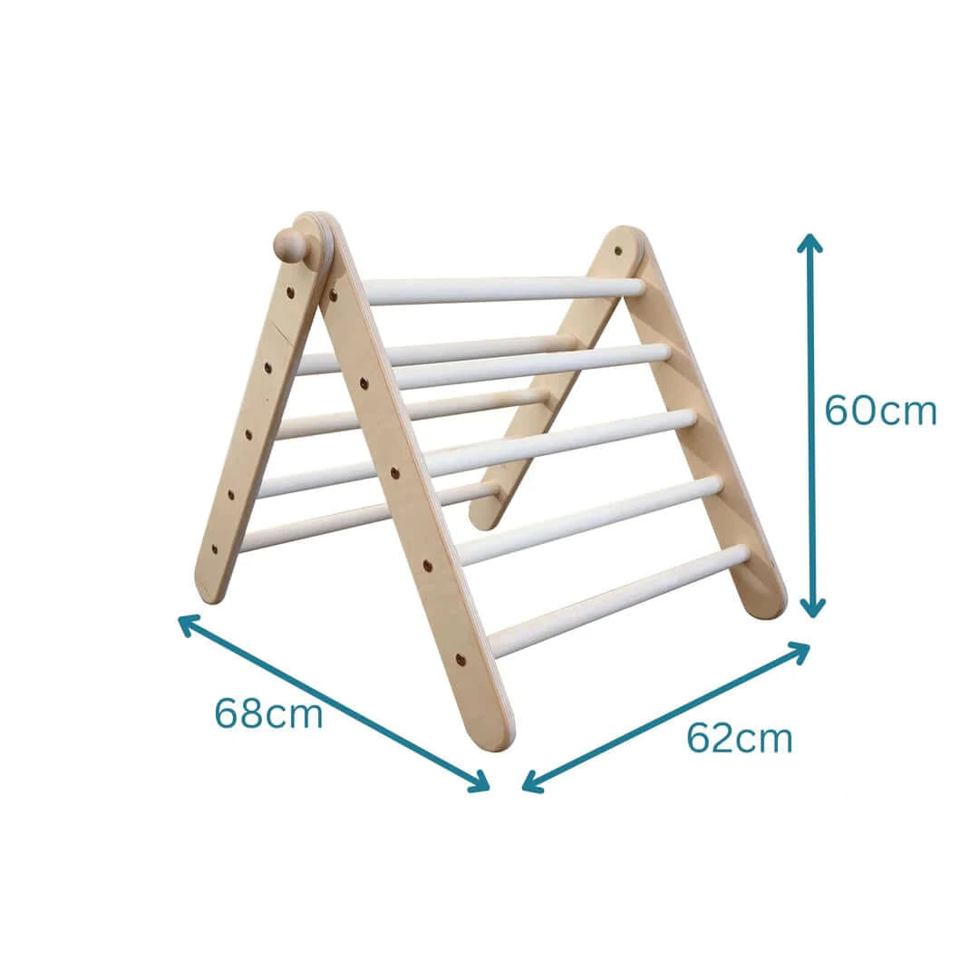 Kletterdreieck Luna klein eingestellt, platzsparend für kleine Kinderzimmer