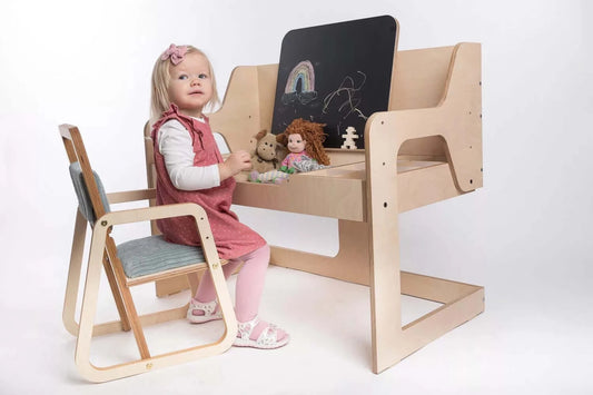 Montessori Kinderstuhl Leni aus Holz im Kinderzimmer