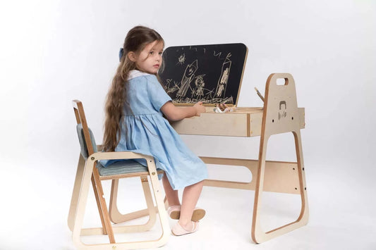 Montessori Lerntisch Leni für Kinder im Kinderzimmer