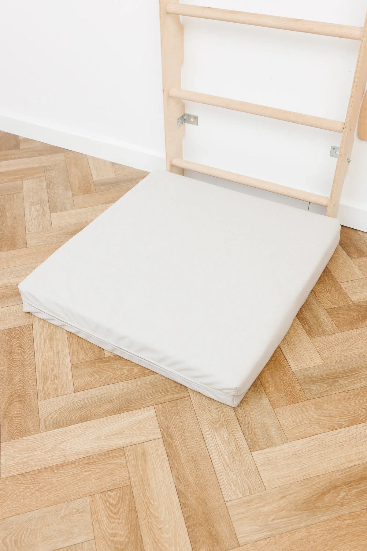 Kinder-Schutzmatratze 70 × 70 cm mit abnehmbarem, pflegeleichtem Velvet-Bezug für Sprossenwand und Gymnastikleiter