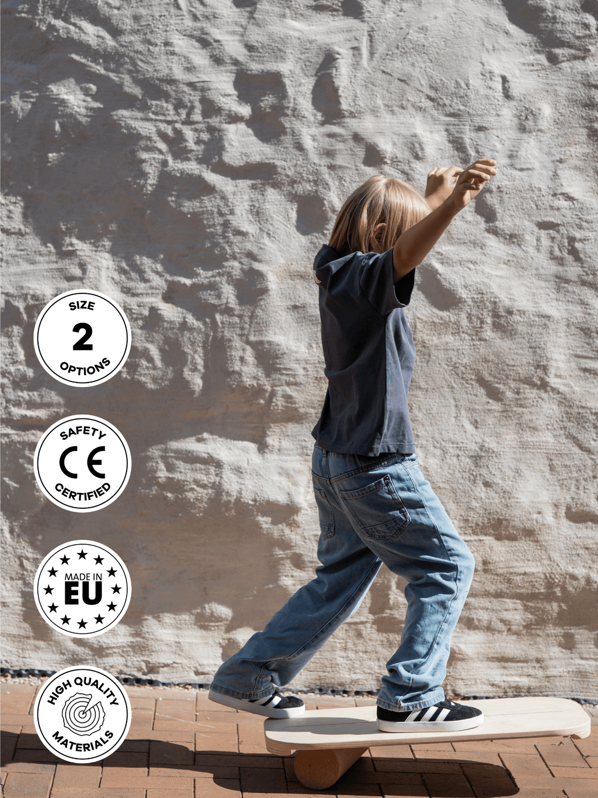 Balance Board aus Holz als offenes Spielmaterial für Kinder