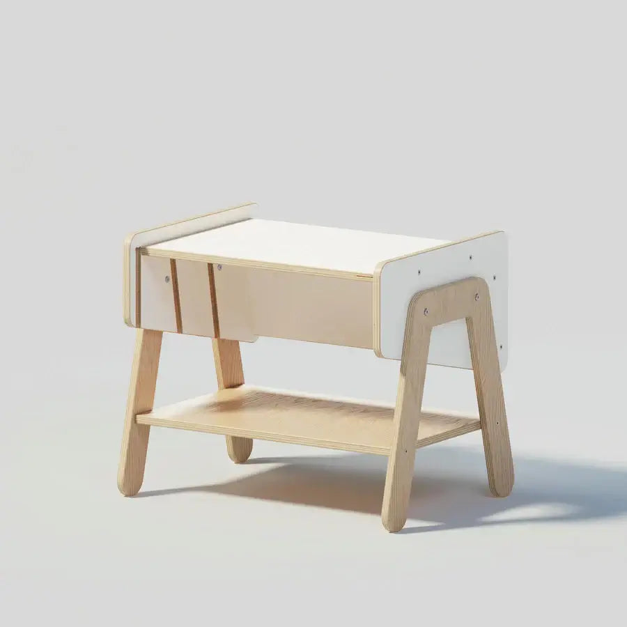 Bücherregal und Stuhl LILU aus Holz im Detail