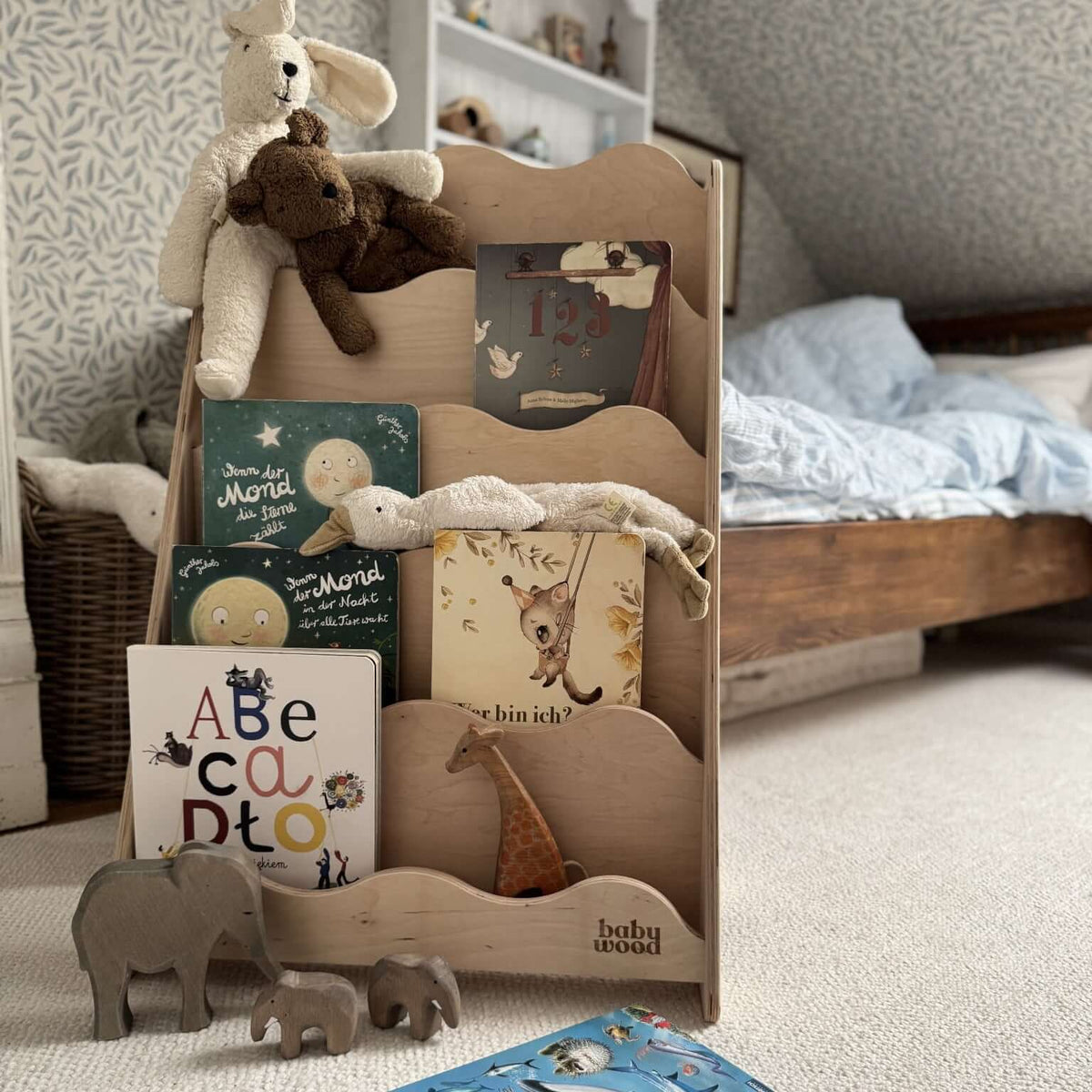 Bücherregal WAVE aus Holz in Natur, Größe S