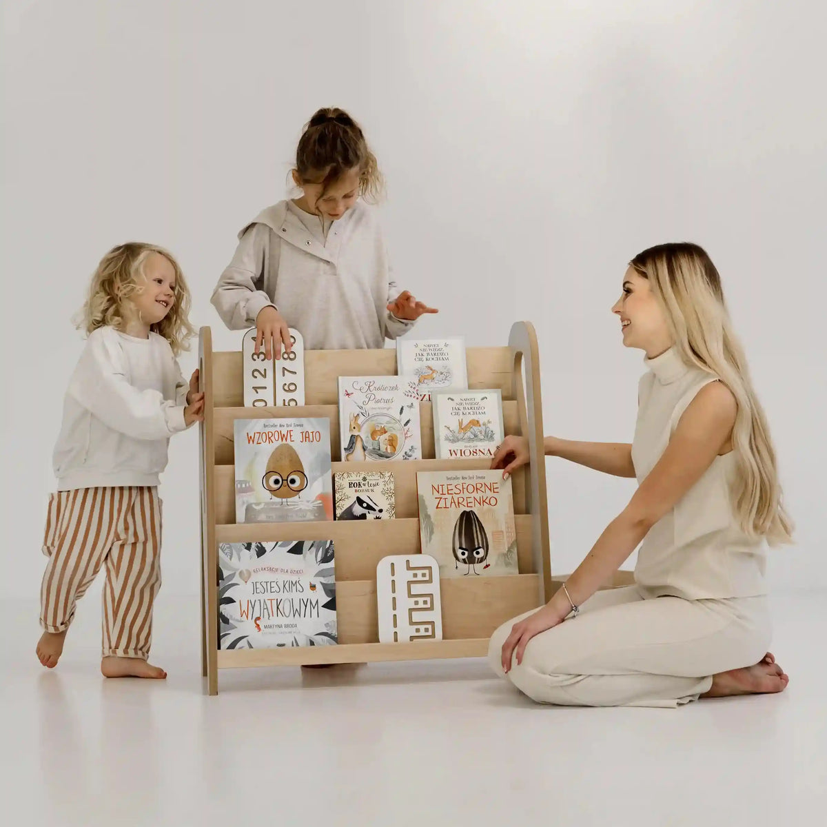Graues Bücherregal für Kinder, Größe M, im Detail