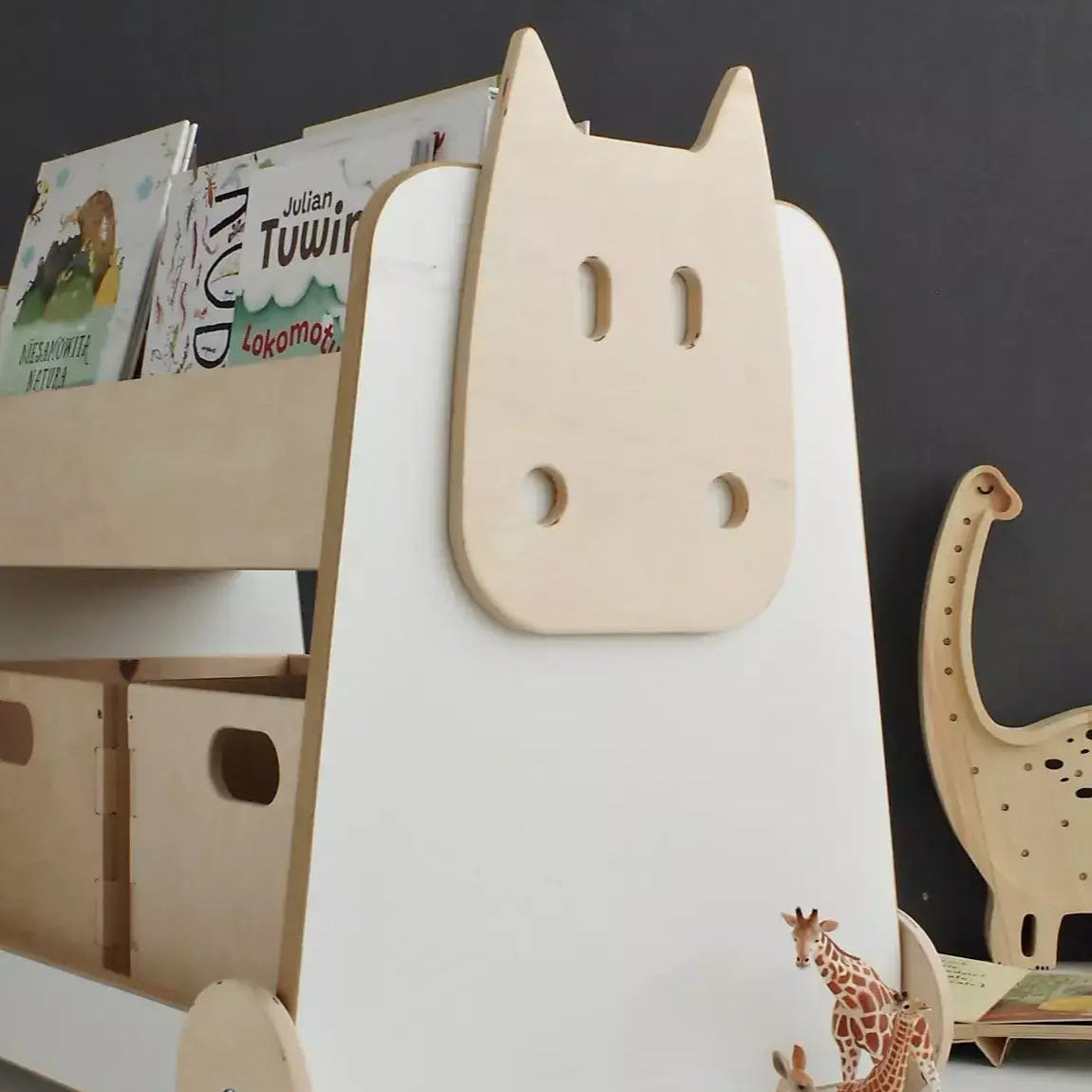 Fahrbares Bücherregal aus Holz für Kinder