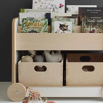 Bücherregal auf Rädern aus Holz für Kinder