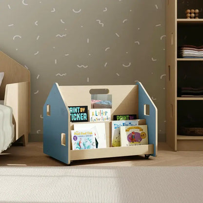 Blaues Bücherregal auf Rädern für Kinder