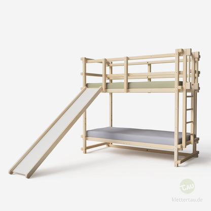 Etagenbett aus Holz mit Rutsche