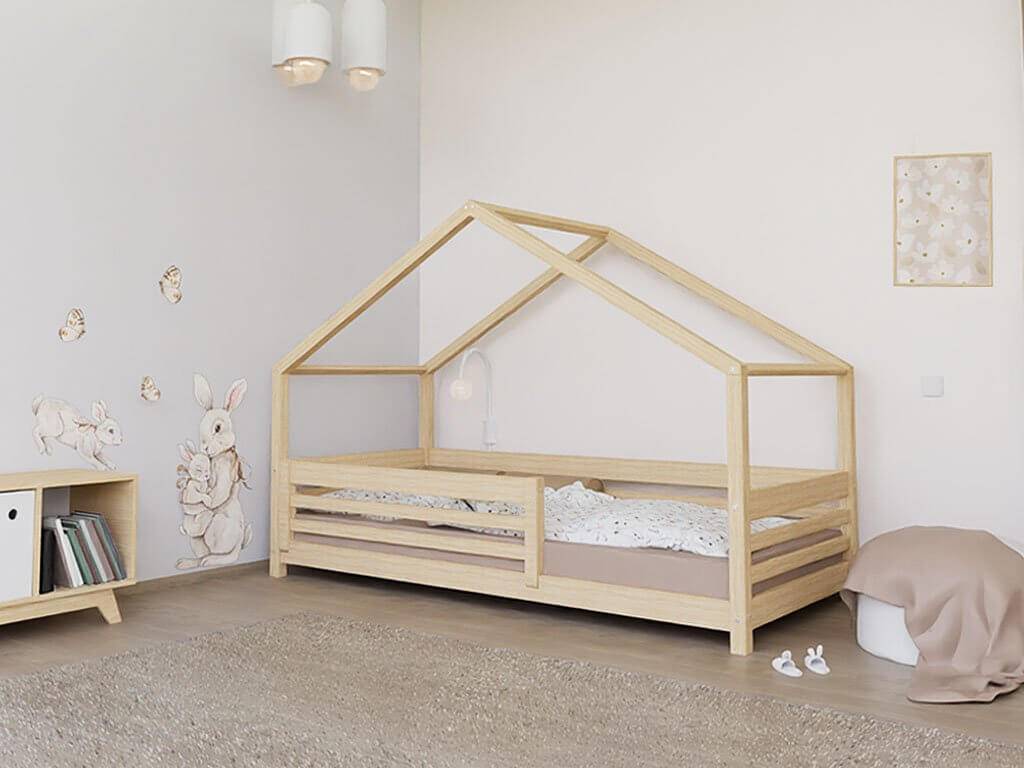 Hausbett EMMI in Natur mit Rausfallschutz aus Holz