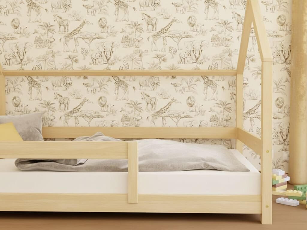 Hausbett FENNA mit Dachform und Rausfallschutz