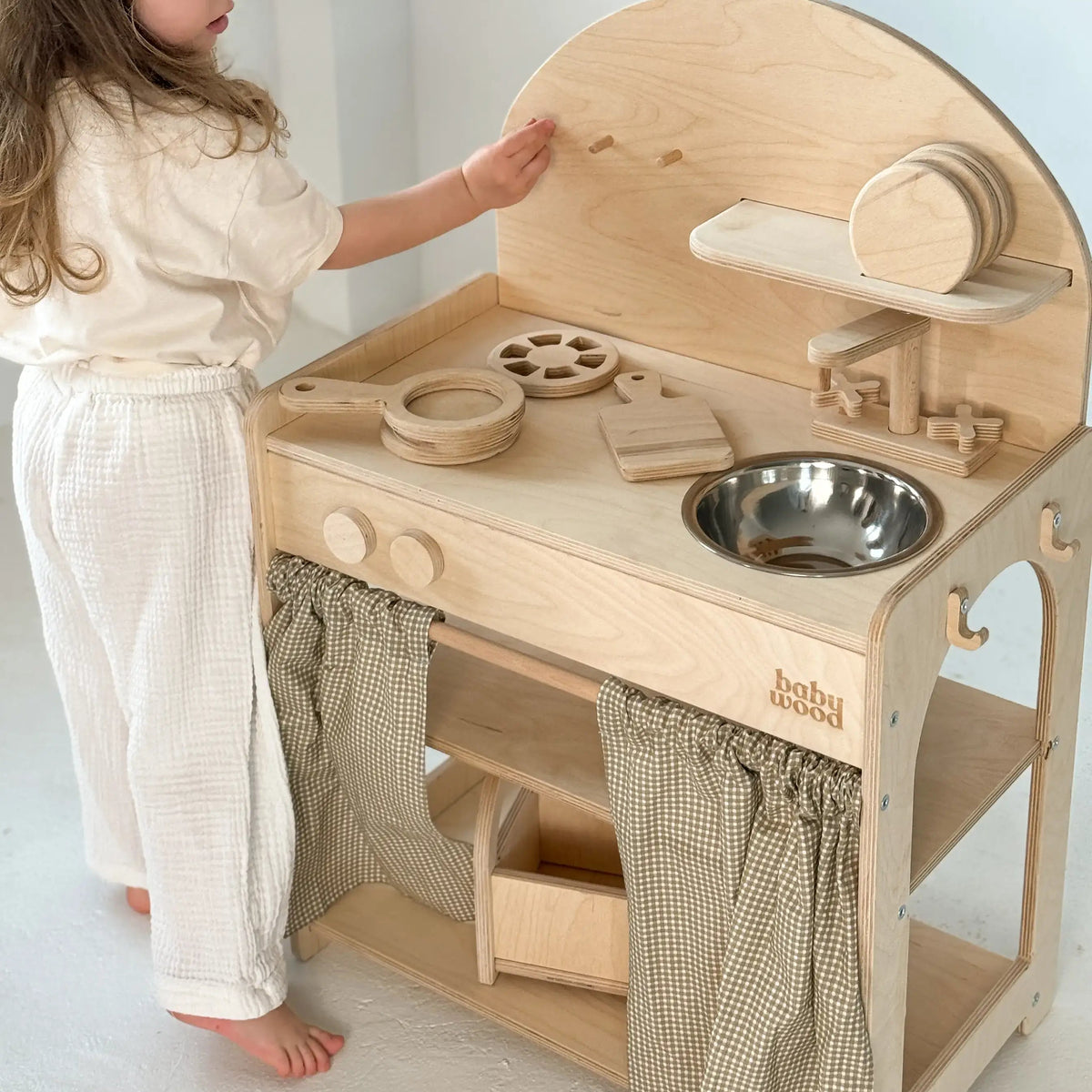 Kinderküche aus Holz von Babywood fürs Rollenspiel