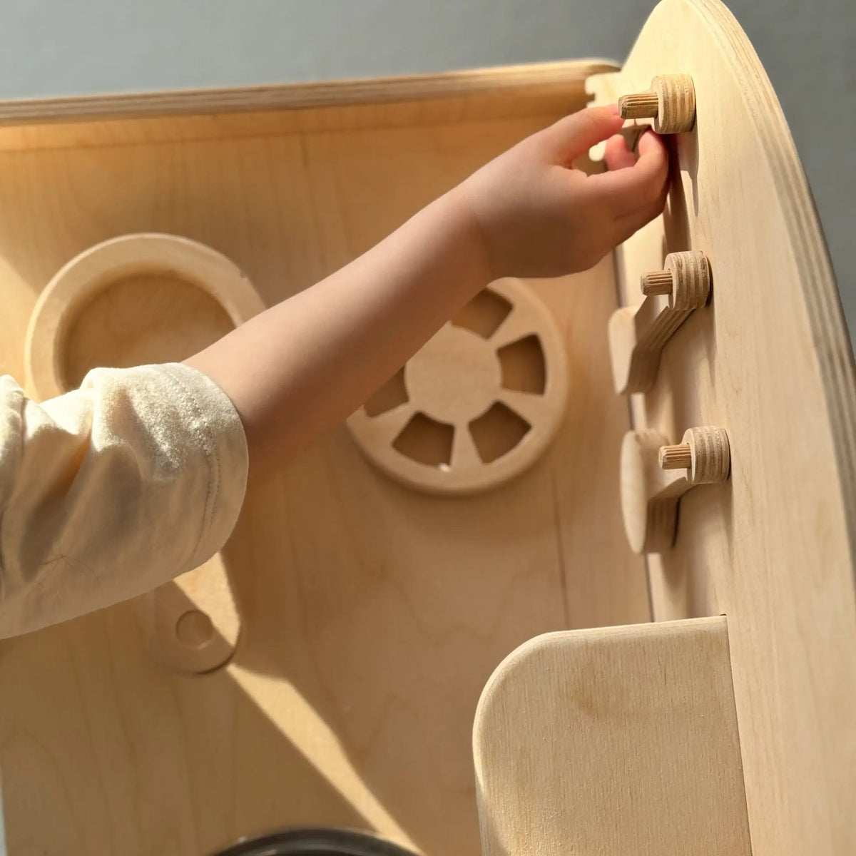 Spielküche aus Holz für kreatives Rollenspiel
