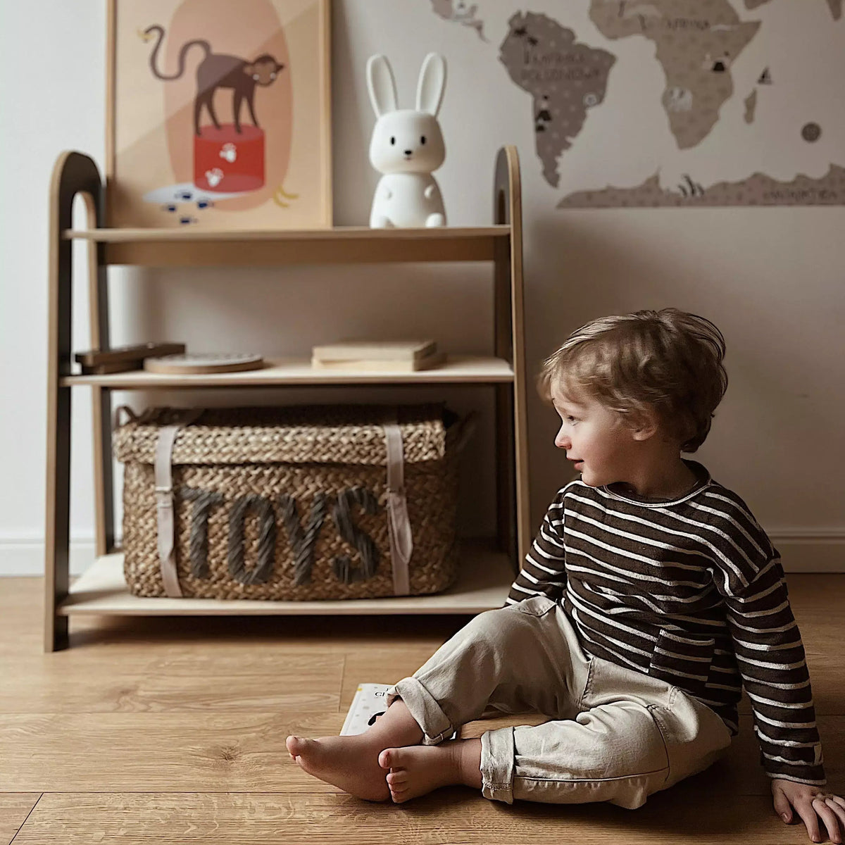 Holzregal SLIM für das Kinderzimmer in Schwarz, Größe M, von Babywood