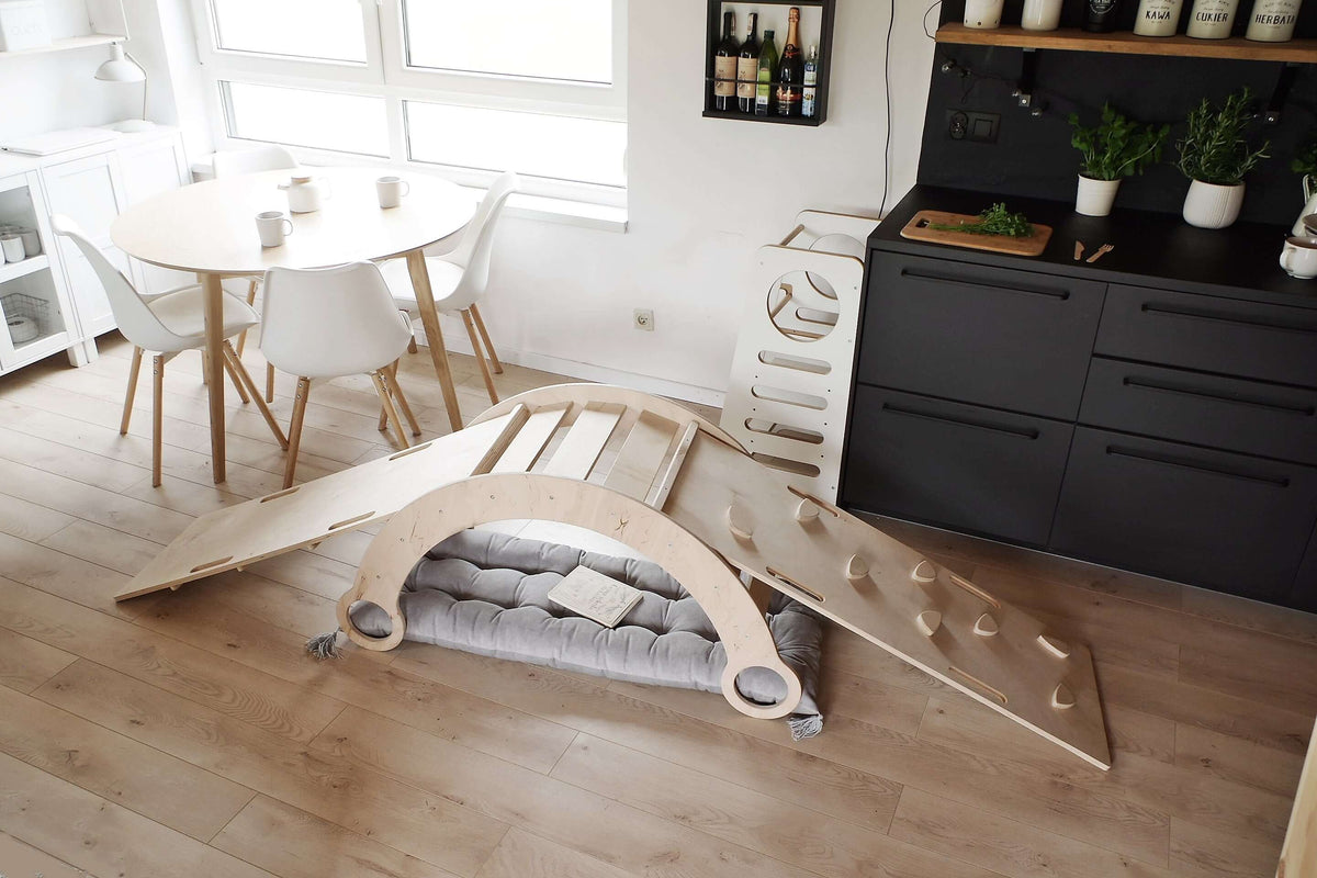 Naturfarbene Holzwippe aus stabilem Holz
