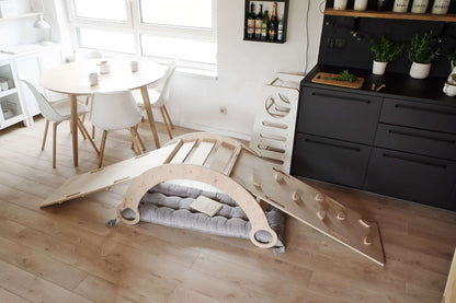 Naturfarbene Holzwippe aus stabilem Holz