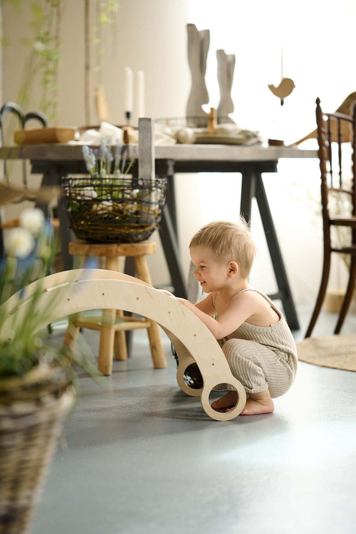 Holzwippe natur als Bewegungsgerät fürs Kinderzimmer