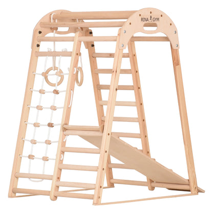 Indoor Spielplatz natur aus Holz mit vielseitigen Kletterelementen