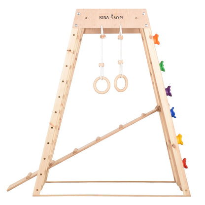 Kids Playtime in Natur mit schwedischer Leiter für Kinder