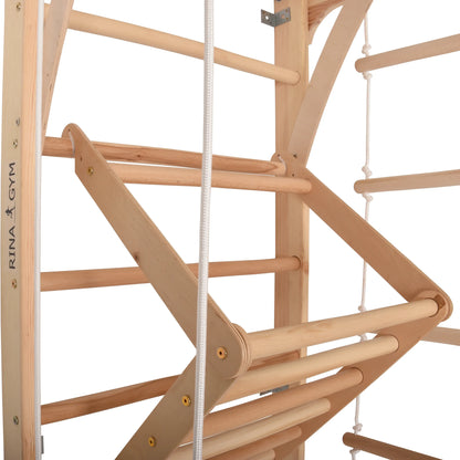 Kletterwand INA in Natur als stabile Sprossenwand