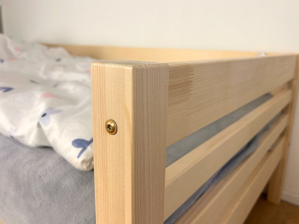 Kinderbett TULLY aus Naturholz im Detail
