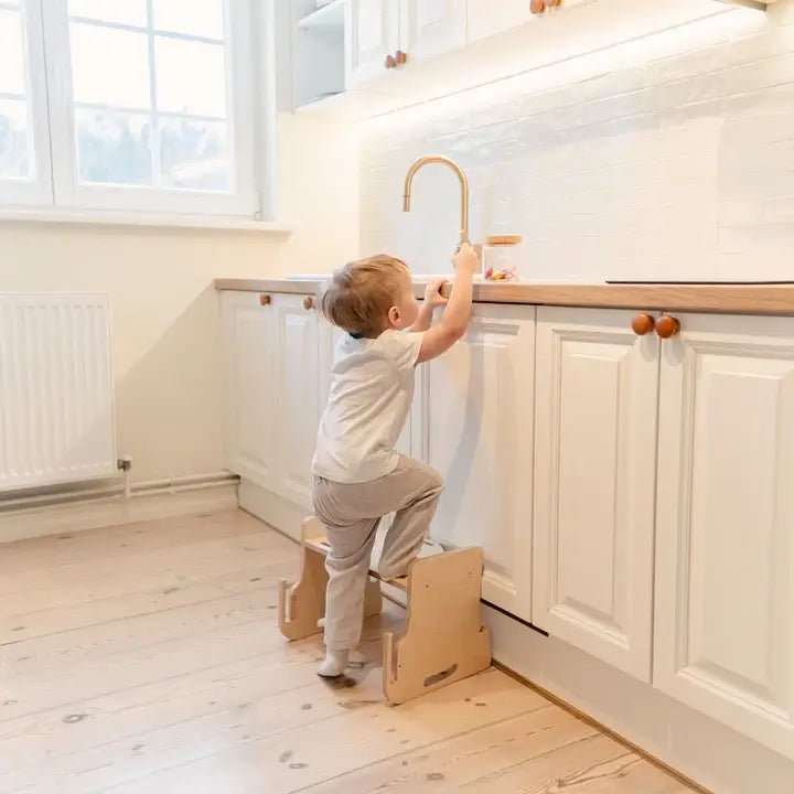 Kindersitz-Zubehör für den Lernturm im Kinderzimmer