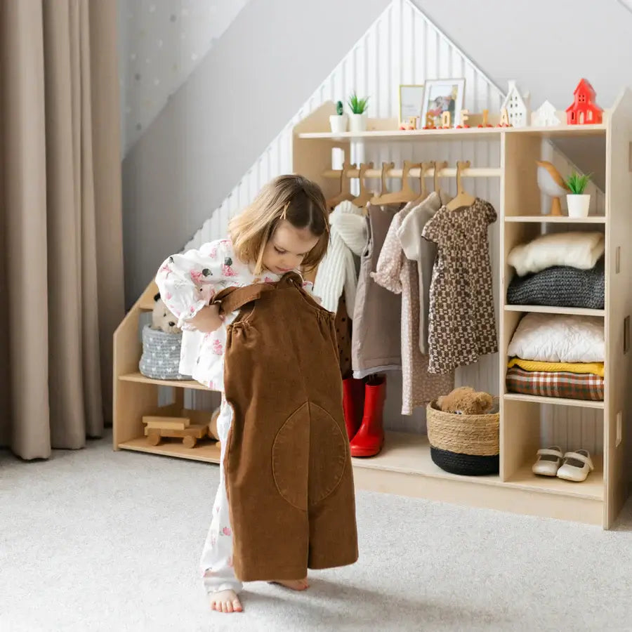 Kleiderschrank für Kinder in Natur im Kinderzimmer