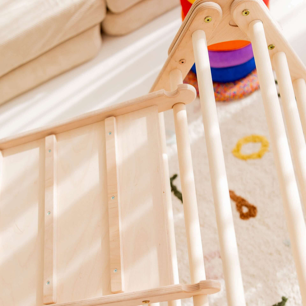 Draufsicht auf das Kletterdreieck aus Holz des Kletterset Panda