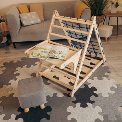 Kletterdreieck mit Maltisch als kreative Spielstation