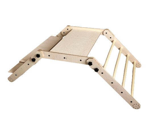 Multifunktionales Kletter- und Spieltisch-Design des NABU aus Birkenholz