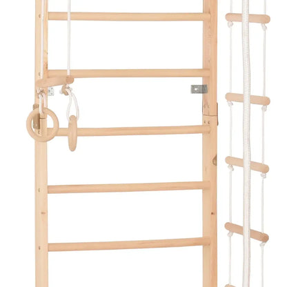 Naturfarbene Kletterwand SPORT2 mit Kletterelementen