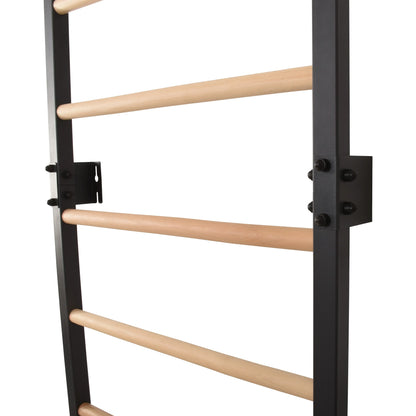 Kletterwand aus Metall mit Klimmzug und Ringen