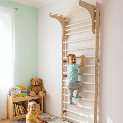 Kletterwand für Kinder aus Holz mit verstellbarer Klimmzugstange im Spielzimmer