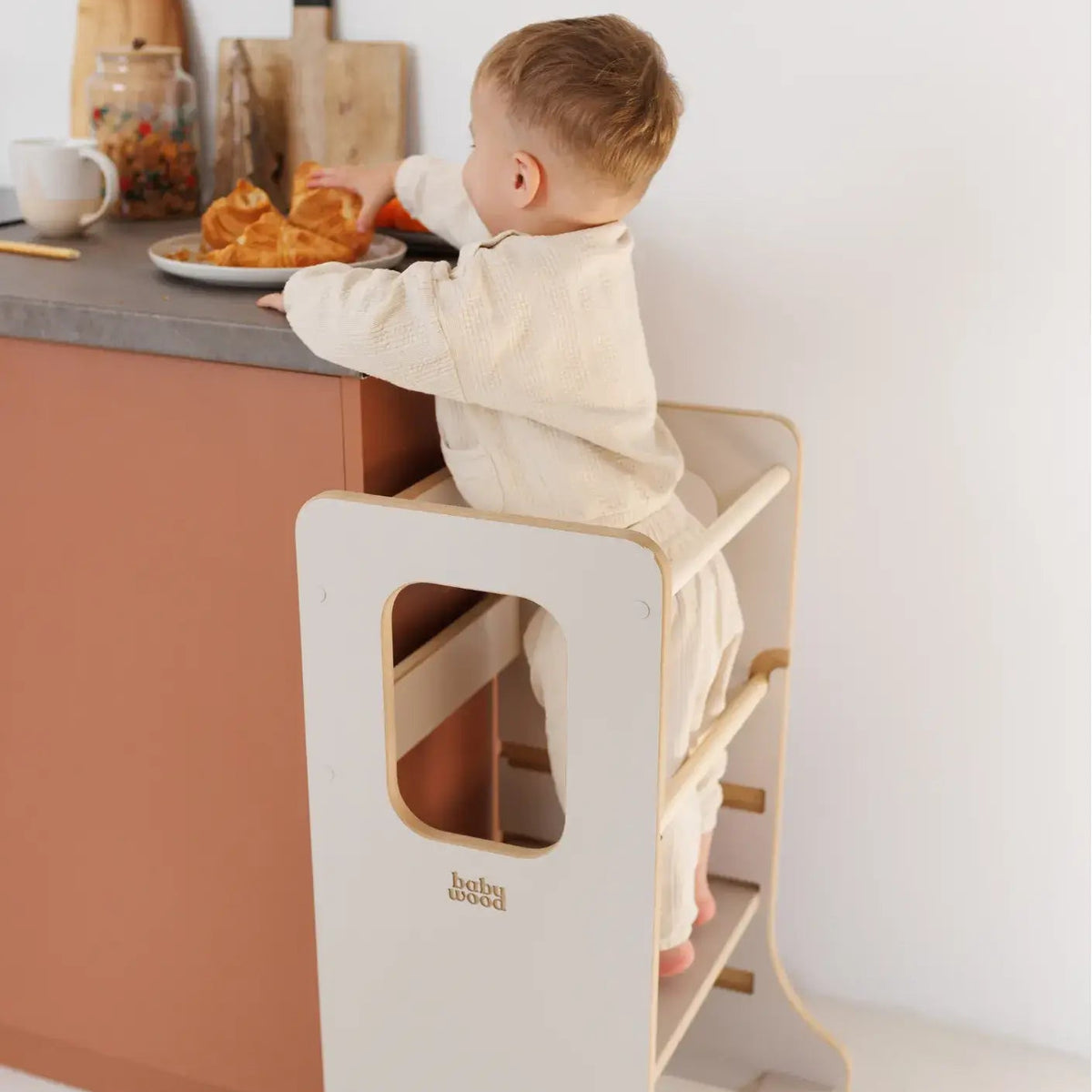 Lernturm SLIM in Kaschmirbeige aus Holz