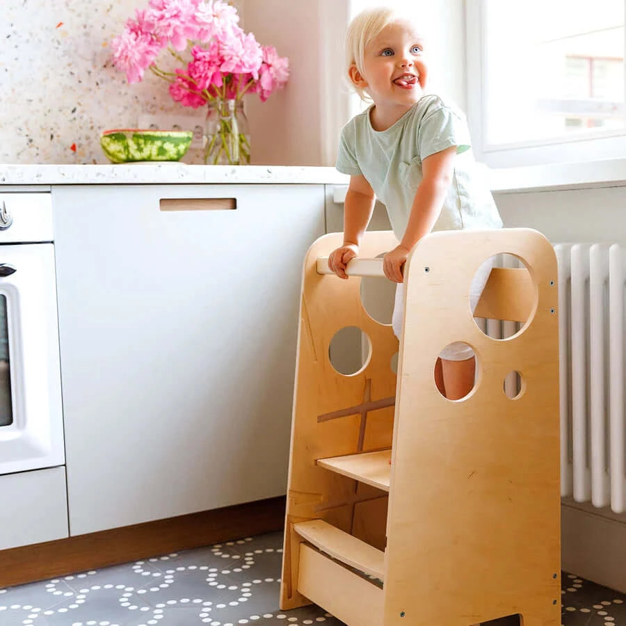 Mitwachsender Lernturm Leni für Kinder in der Küche
