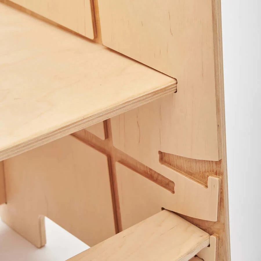 Mitwachsender Lernturm Leni im Kinderzimmer