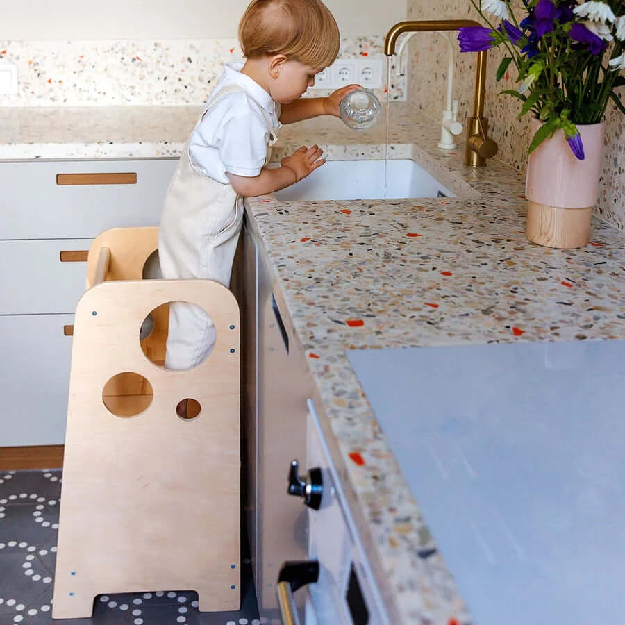 Mitwachsender Lernturm Leni von Busykids aus Holz