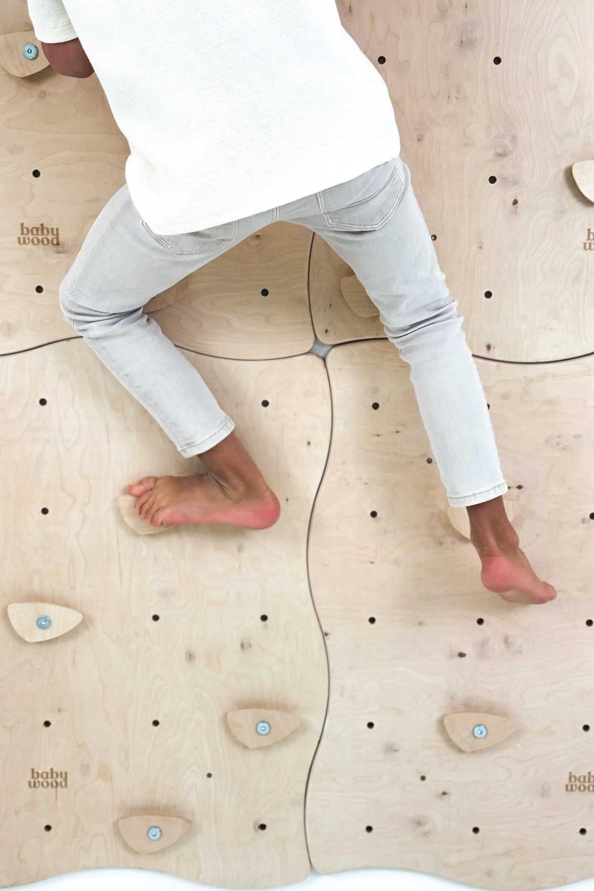 Modulare Kletterwand als Boulderwand fürs Kinderzimmer