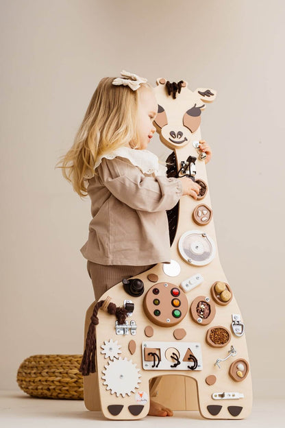 Motorikbrett Motorikwand Godi Giraffe von Foxy Family aus Holz