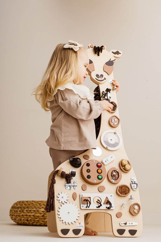 Motorikbrett Motorikwand Godi Giraffe von Foxy Family aus Holz