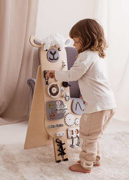 Motorikwand Lui Lama mit Aktivitäten für Kinder