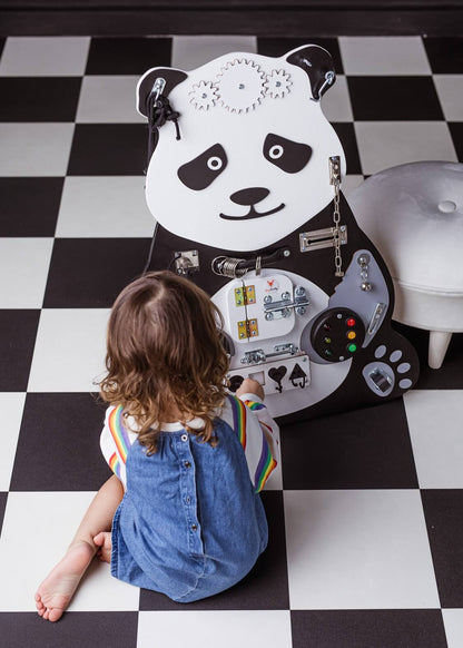 Motorikwand Paula Panda mit vielen Aktivitäten