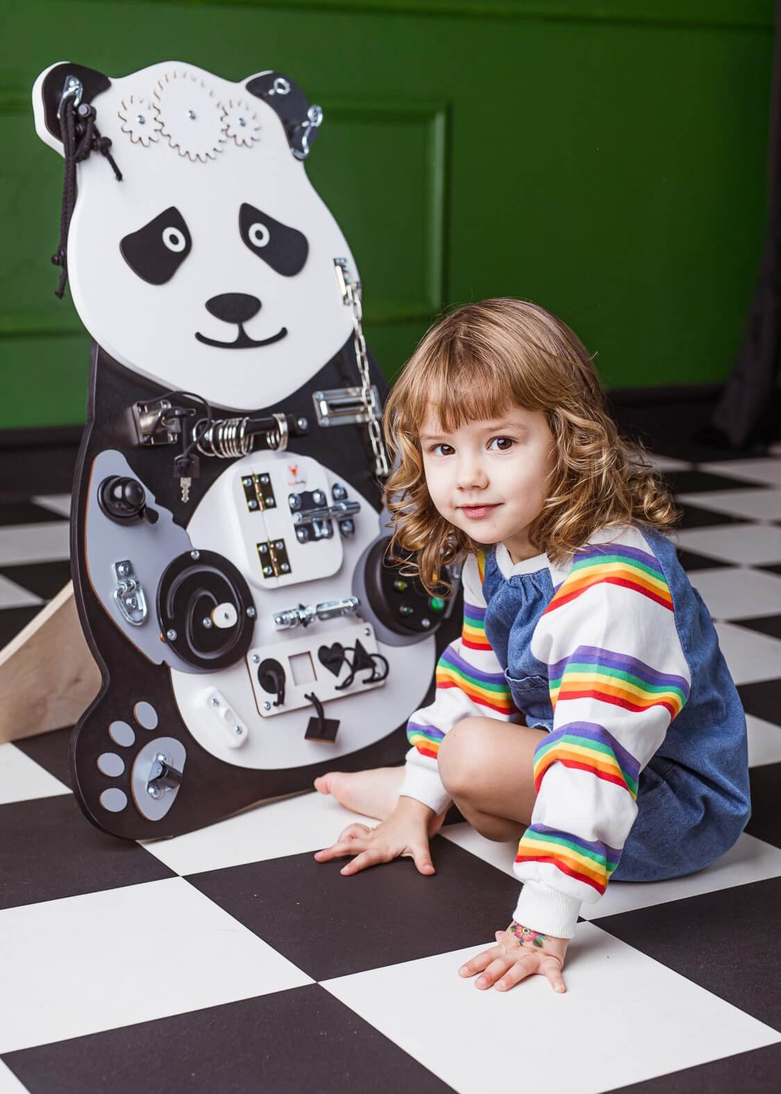 Motorikbrett Paula Panda aus Holz im Detail
