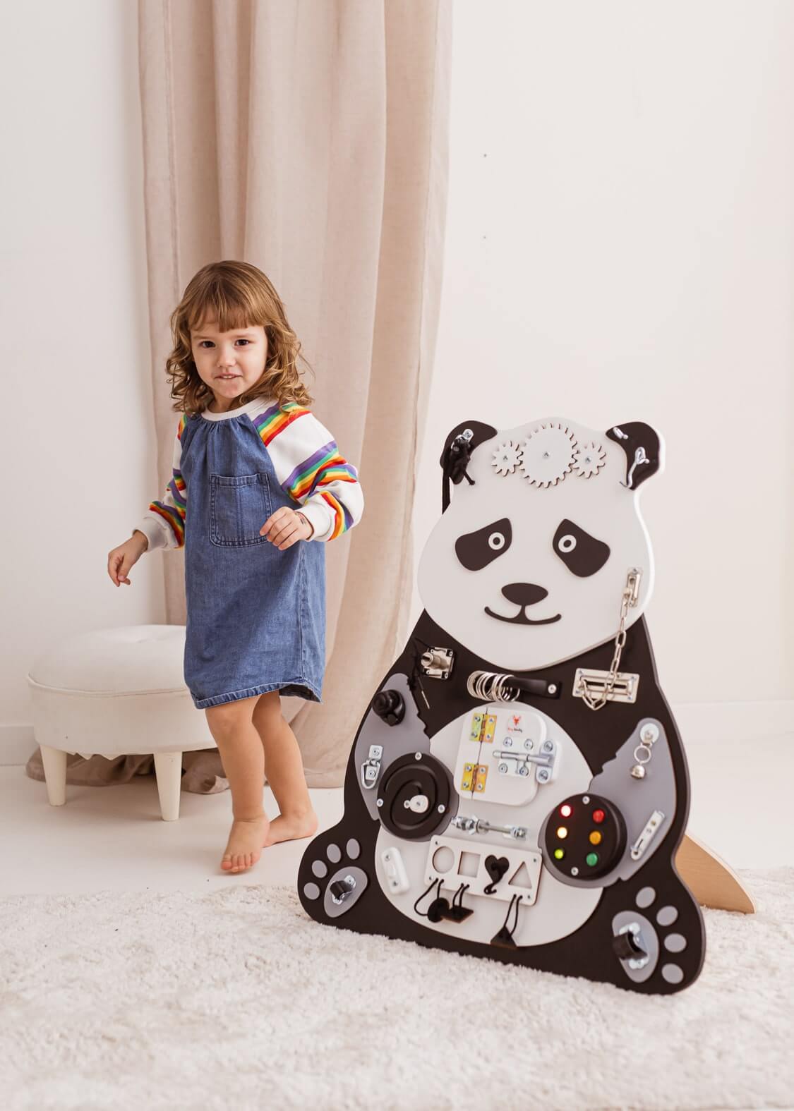 Motorikwand Paula Panda aus Holz für Kinder