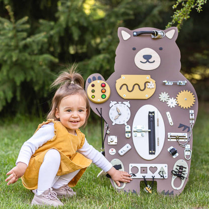 Motorikwand Bruno Bär mit vielen Aktivitäten für Kinder