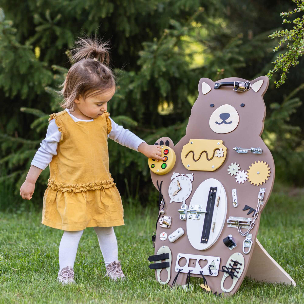 Motorikwand Bruno Bär aus Holz für Kinder