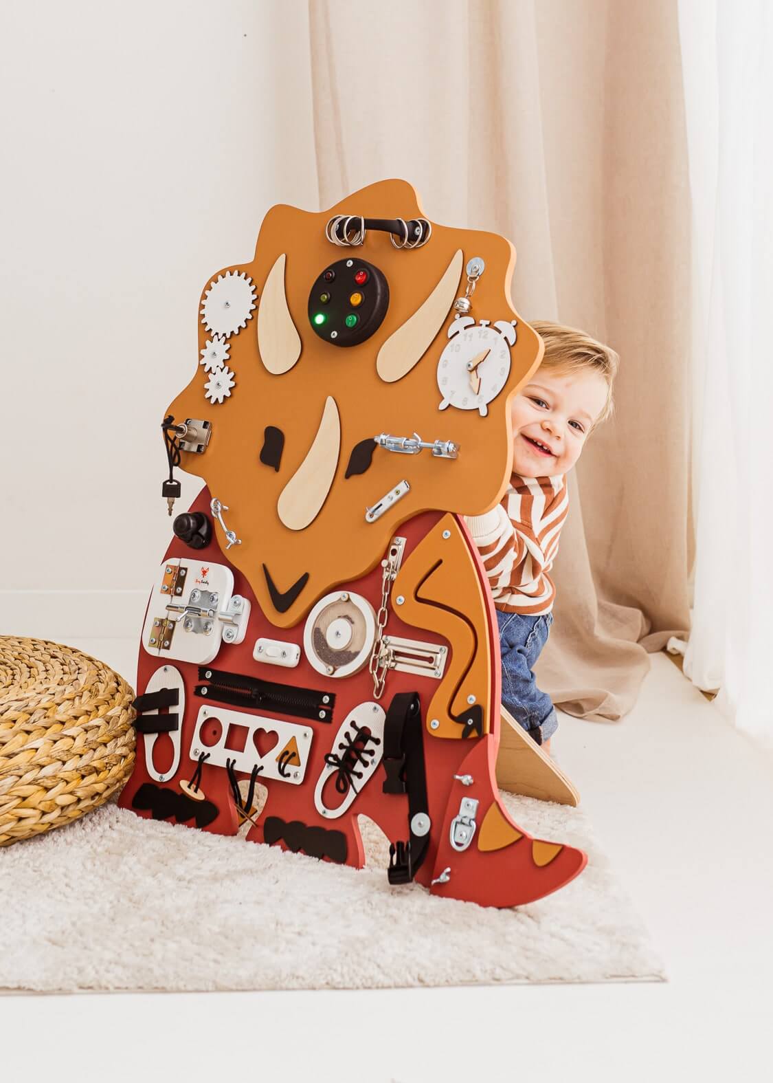 Motorikbrett Motorikwand Tilda Trizeratops von Foxy Family aus Holz