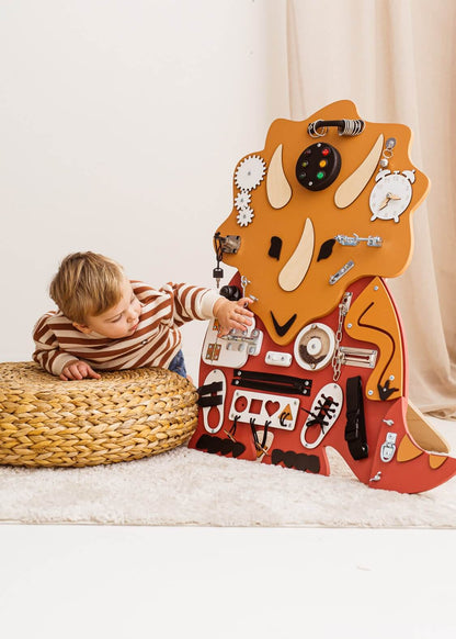 Motorikbrett Tilda Trizeratops zur Wandmontage