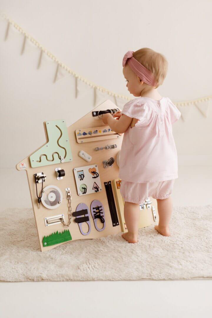 Motorikwand Sweet Home XL in Pastell für Kinder