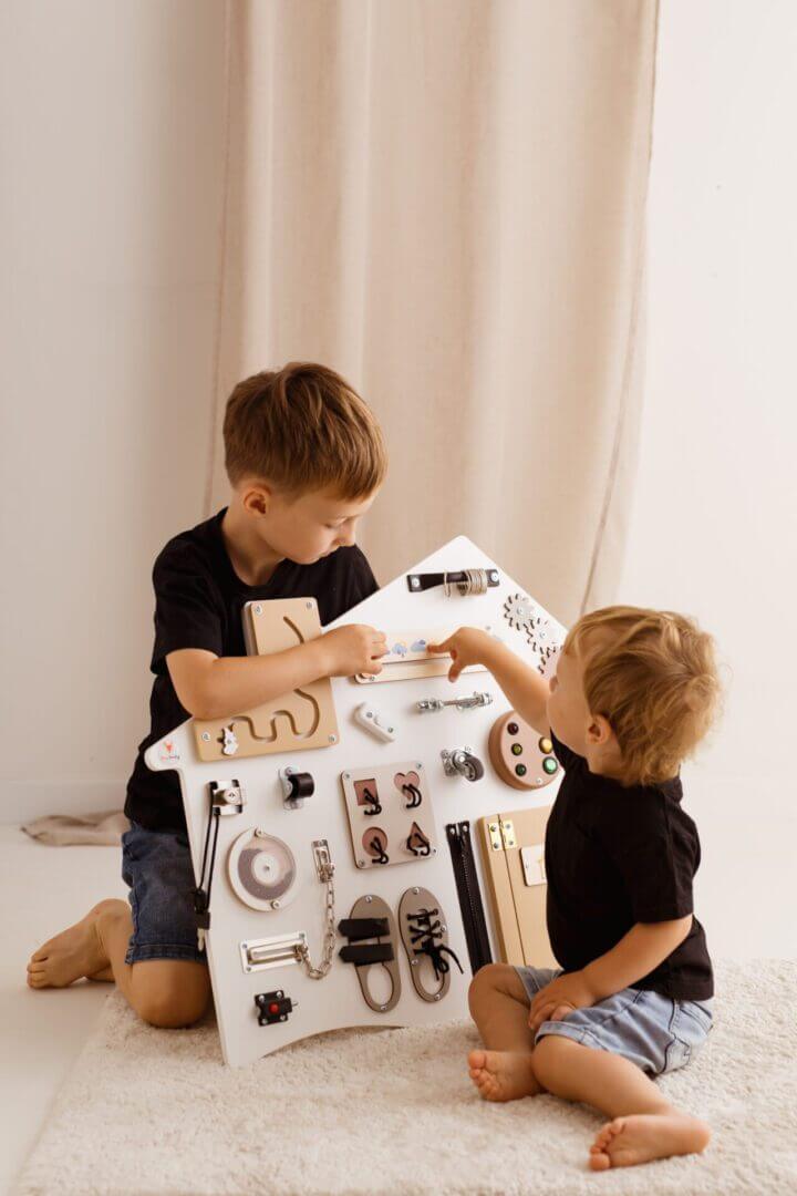 Motorikbrett Sweet Home XL in Weiß für Kinder